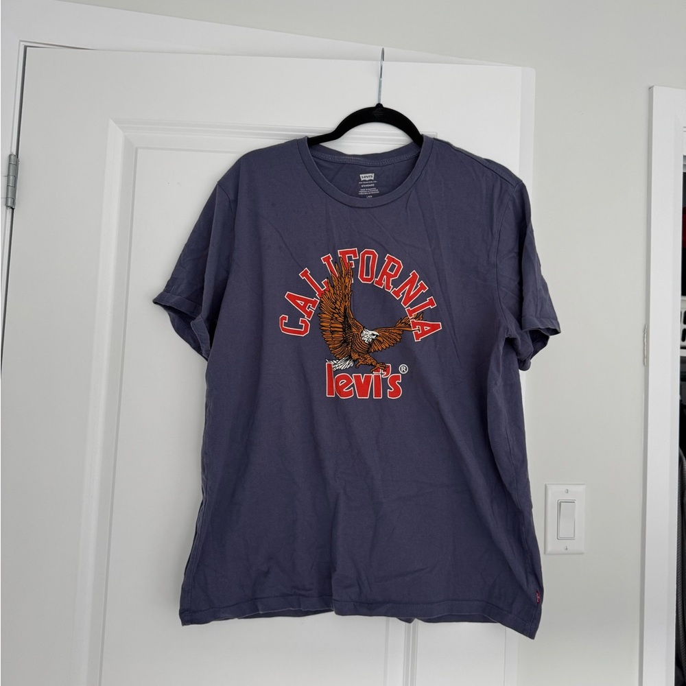 Levi's Gray Short Sleeve Tee with Graphic Design